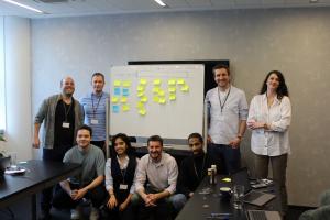 Workshop_People_Whiteboard_Team
